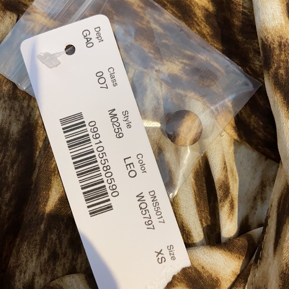 J.Crew 365 Leopard Print Sleeveless Blouse With Tie Neck Size XS - Picture 9 of 12